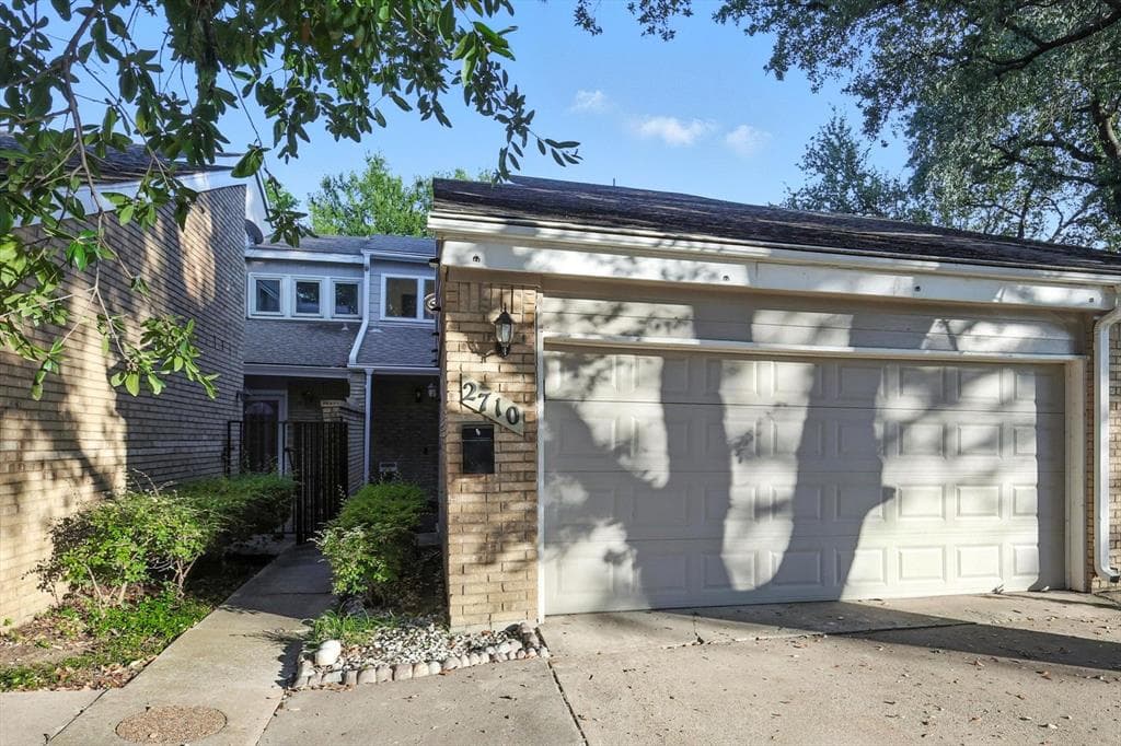 2710 Meadowstone Ct