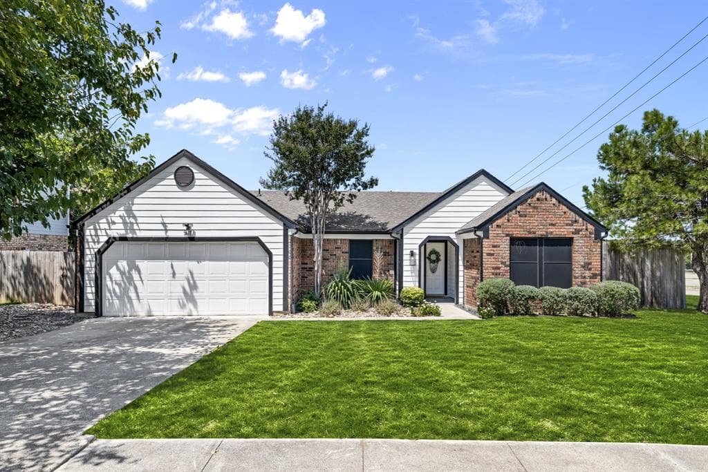 511 Sage Ln