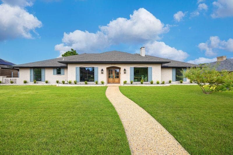 7131 Roundrock Rd