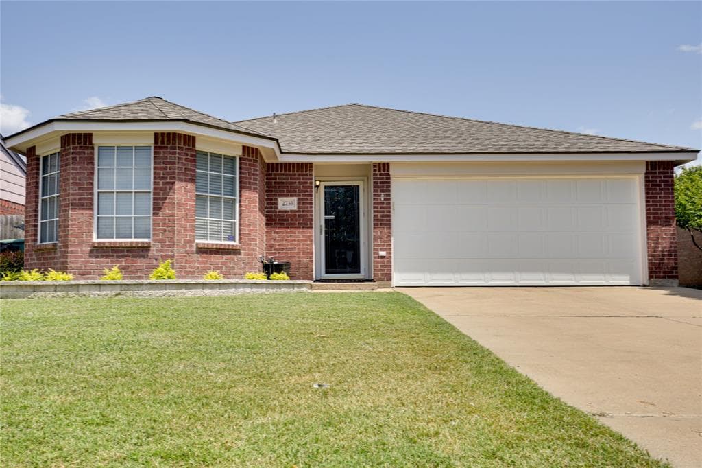 2733 Yoakum St
