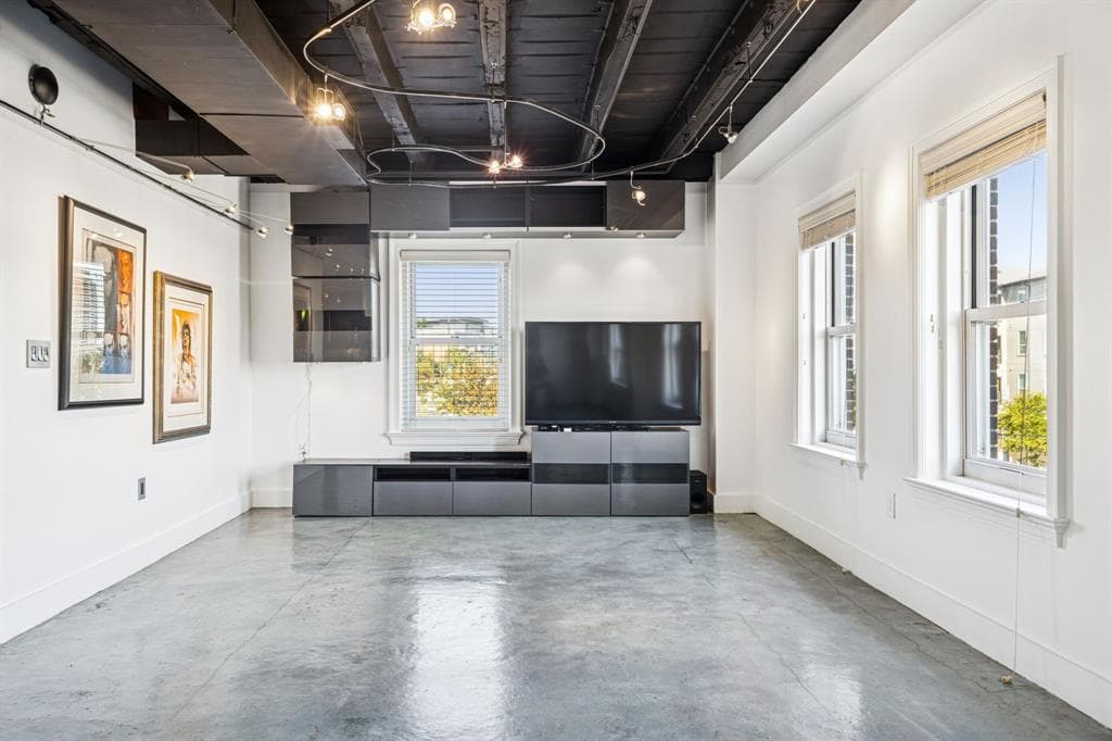 329 E Colorado Blvd Apt 305