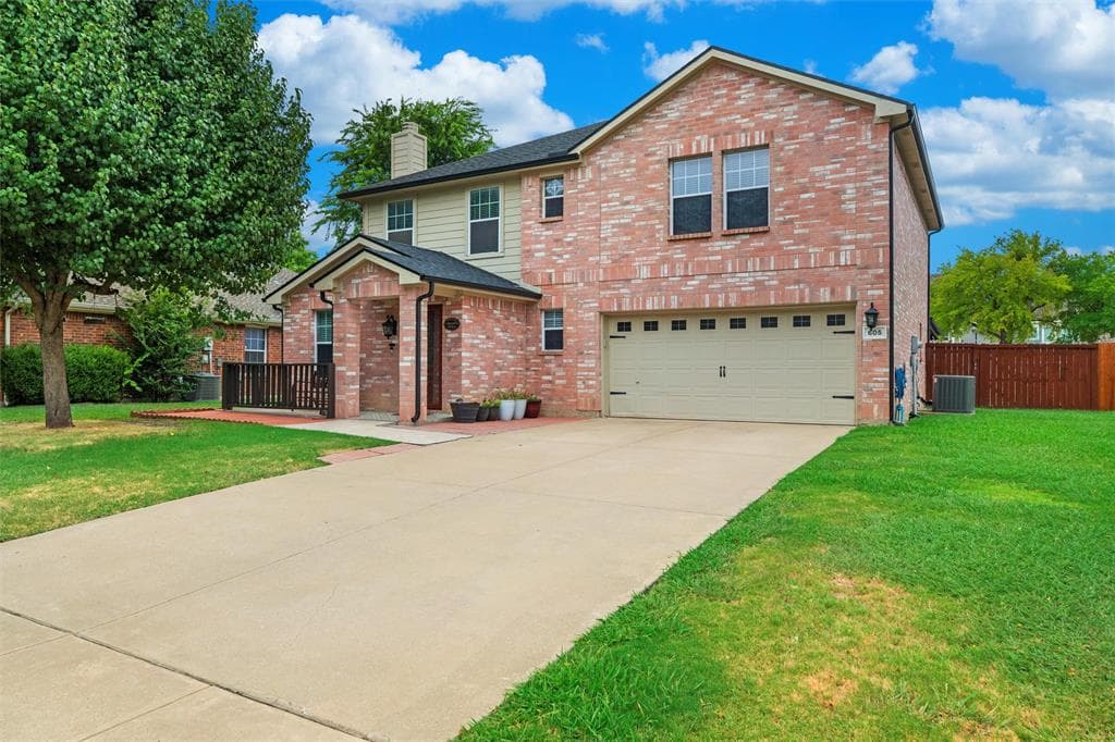 605 Erica Ln