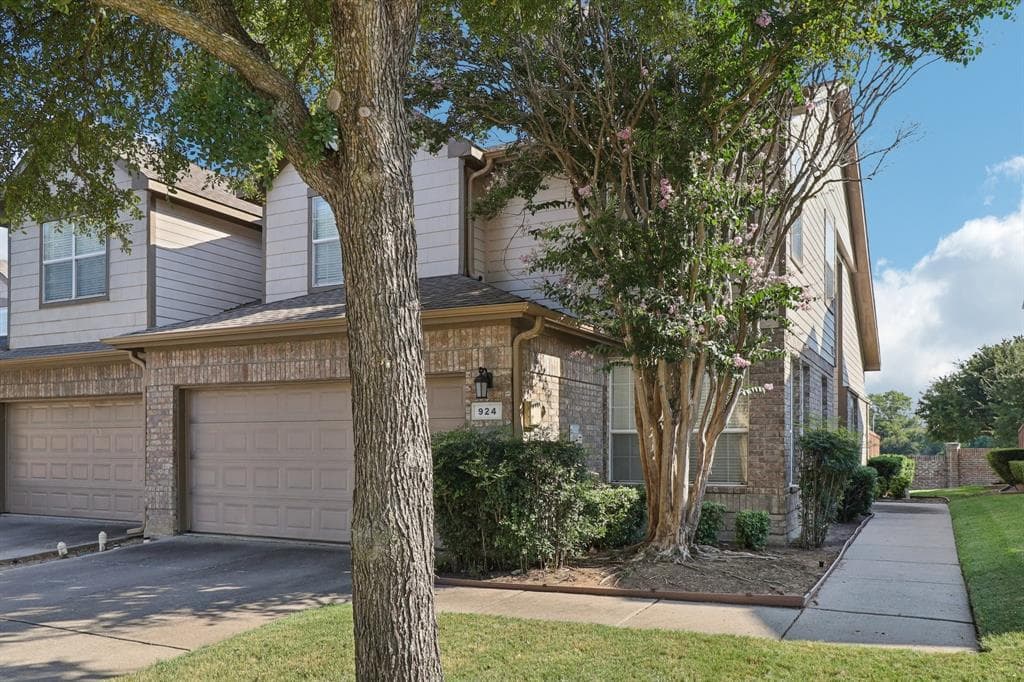 Main property image