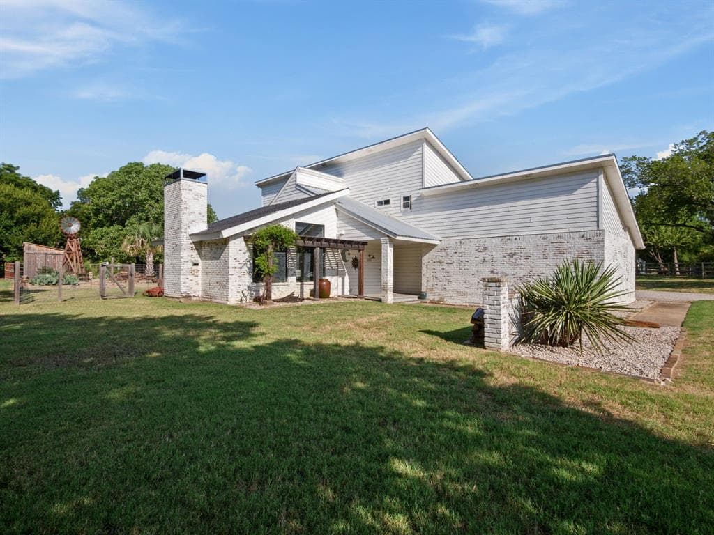 5305 Wildwood Dr