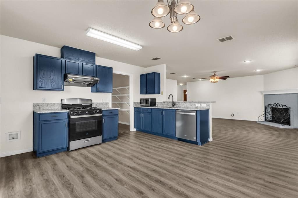 2320 Shadabury Dr