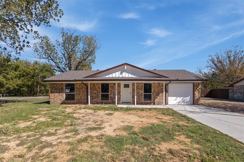 301 Suzanne St