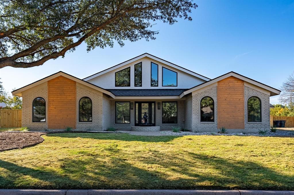 8 Augusta Dr