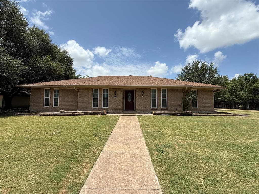 1812 Trinity Dr