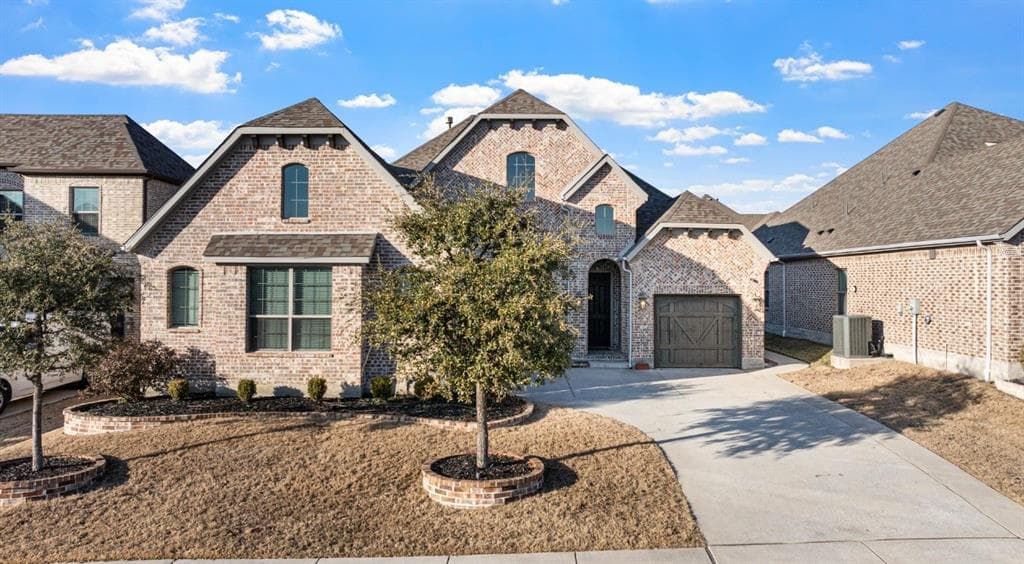 1002 Hunters Creek Dr