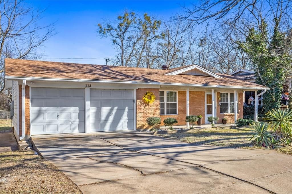112 N Imperial Dr