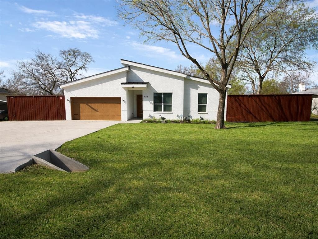 928 Noah St