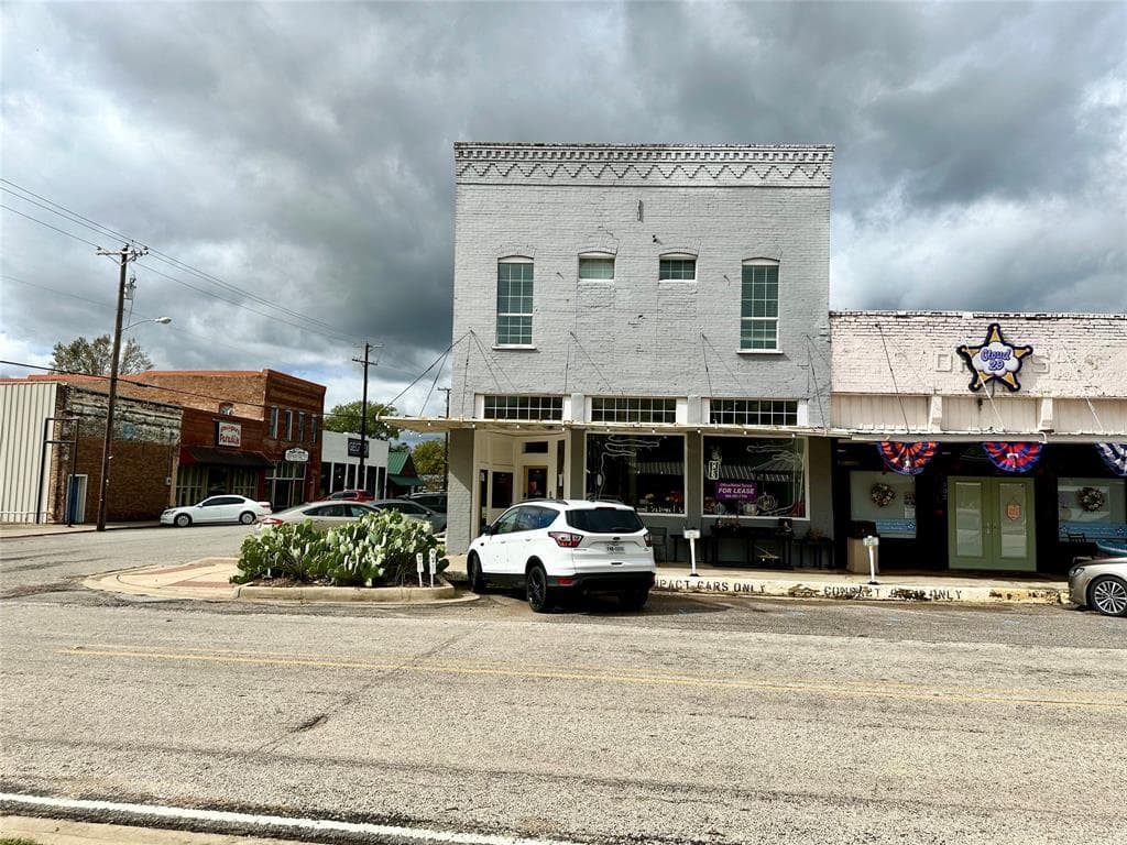 100 N Main St