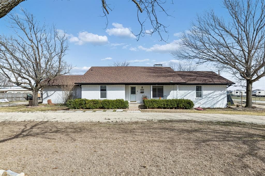 1012 Cowling Rd