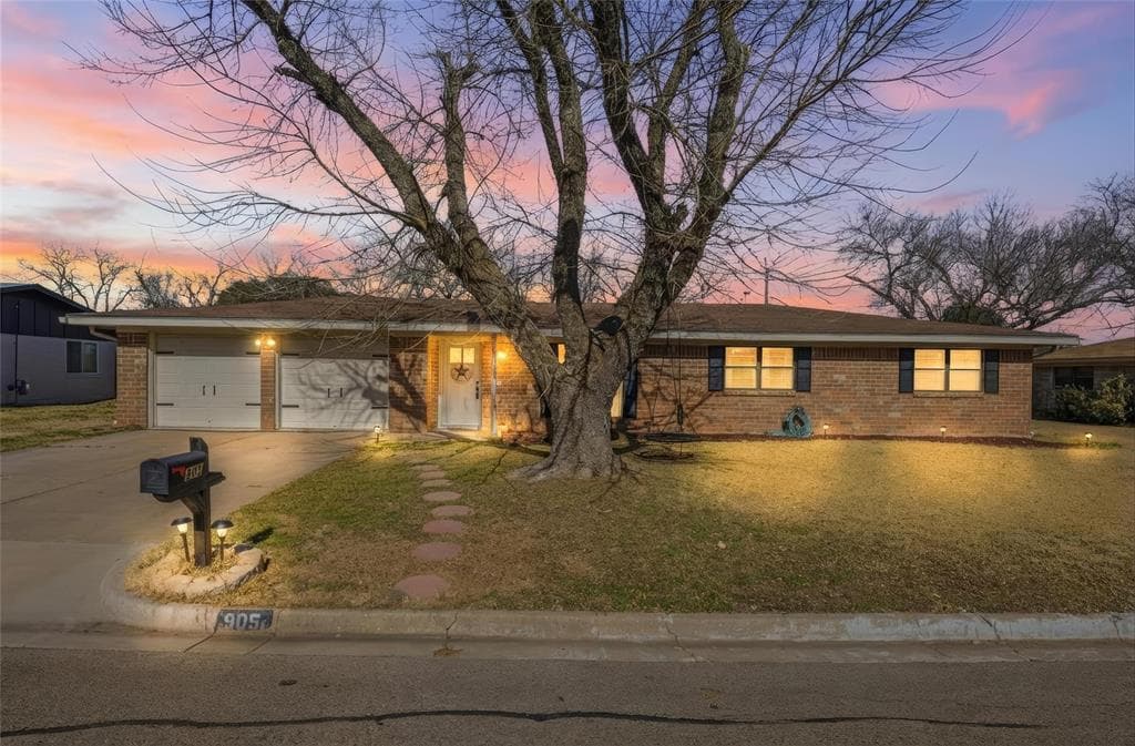 905 W Elizabeth Dr