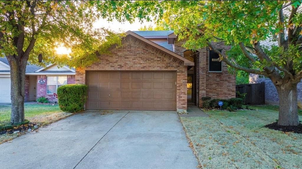 3521 Apple Valley Way