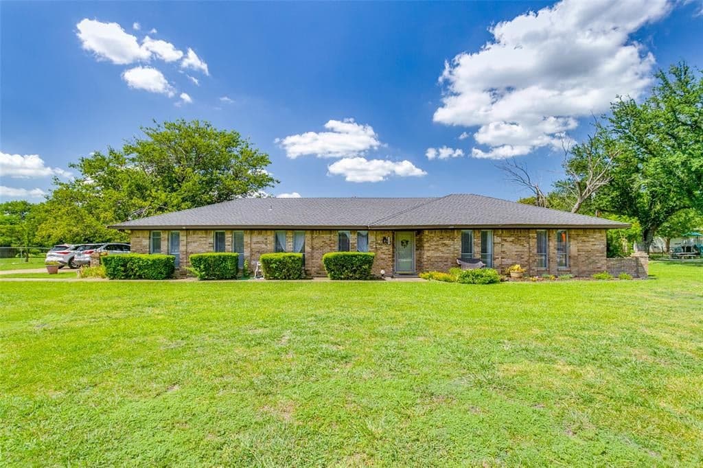5609 Elisa Ln