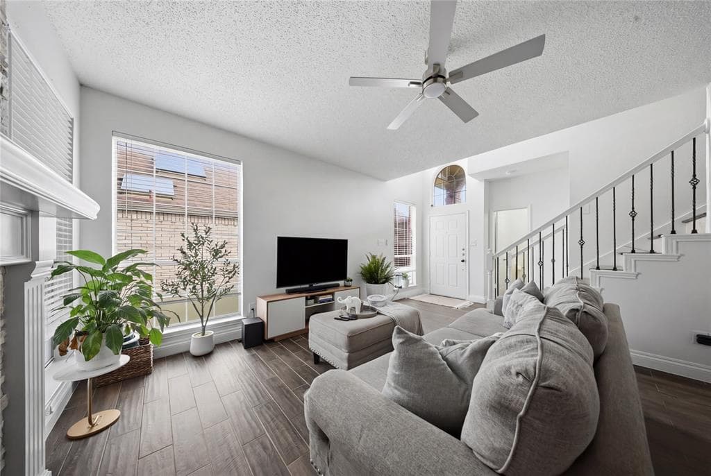 2108 Montclair Ln
