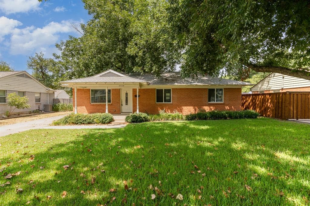 3709 Van Ness Ln