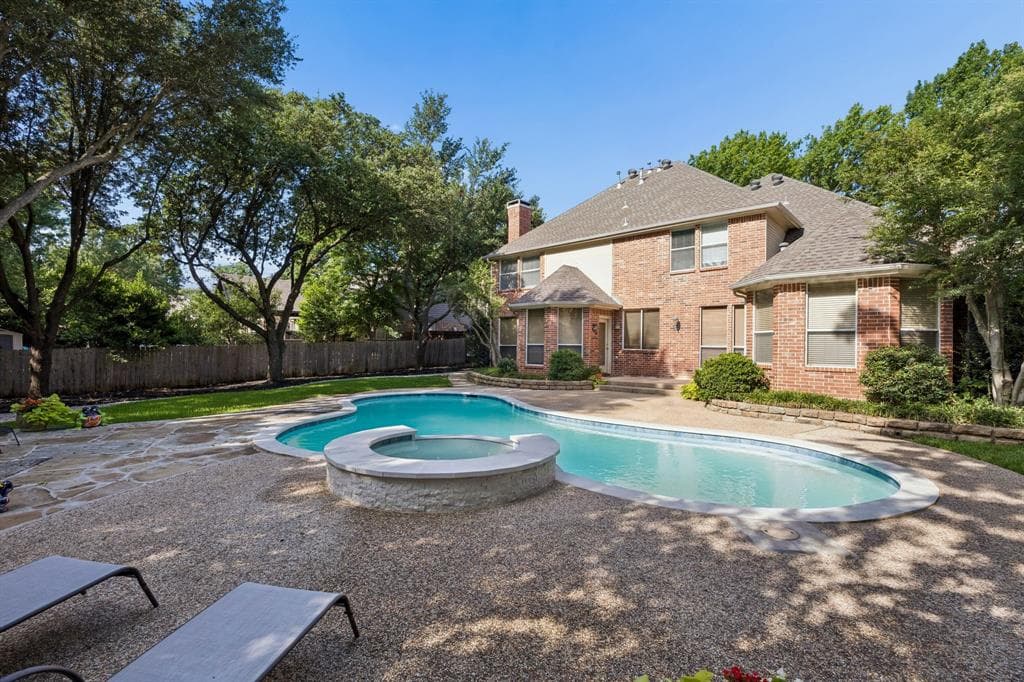 303 Waterford Ct