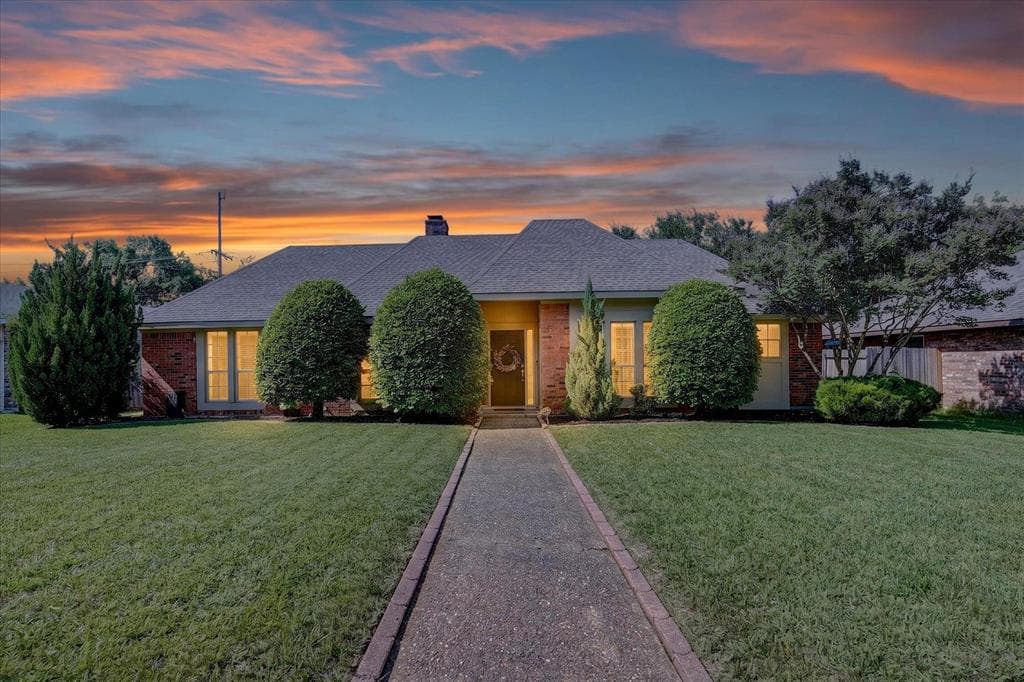 3003 Laurel Ln