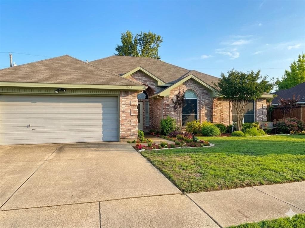 908 Busby Dr