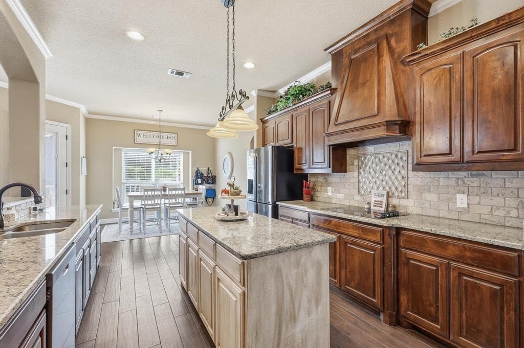 160 Kelly Dr