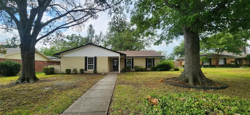 2821 Windy Dr