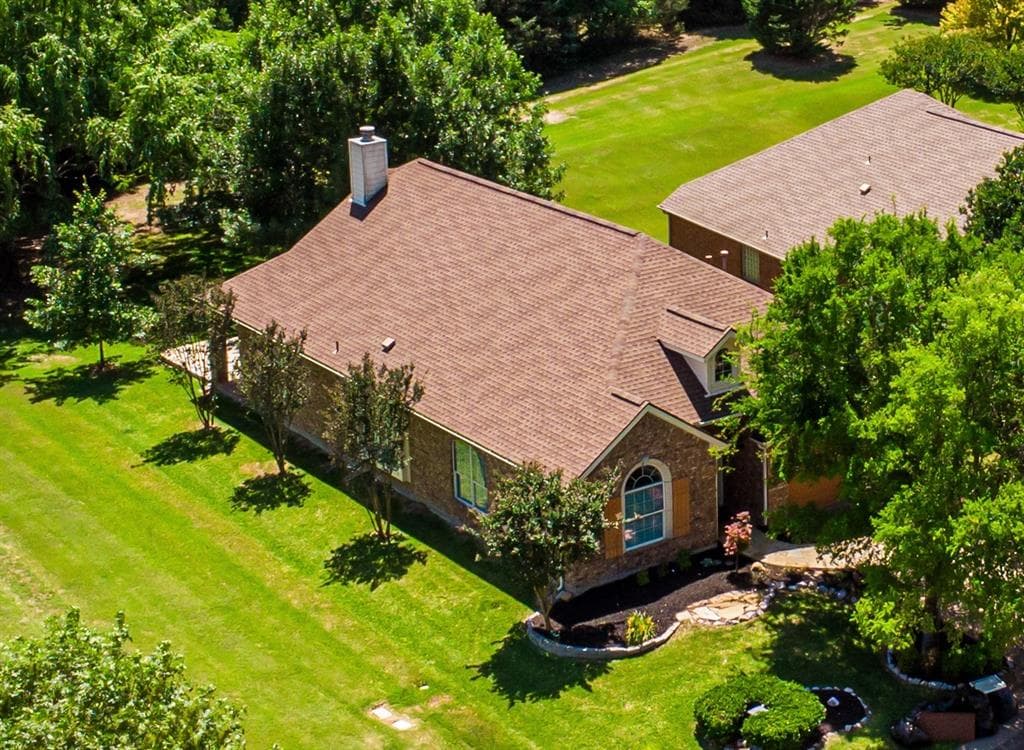 835 Mustang Dr