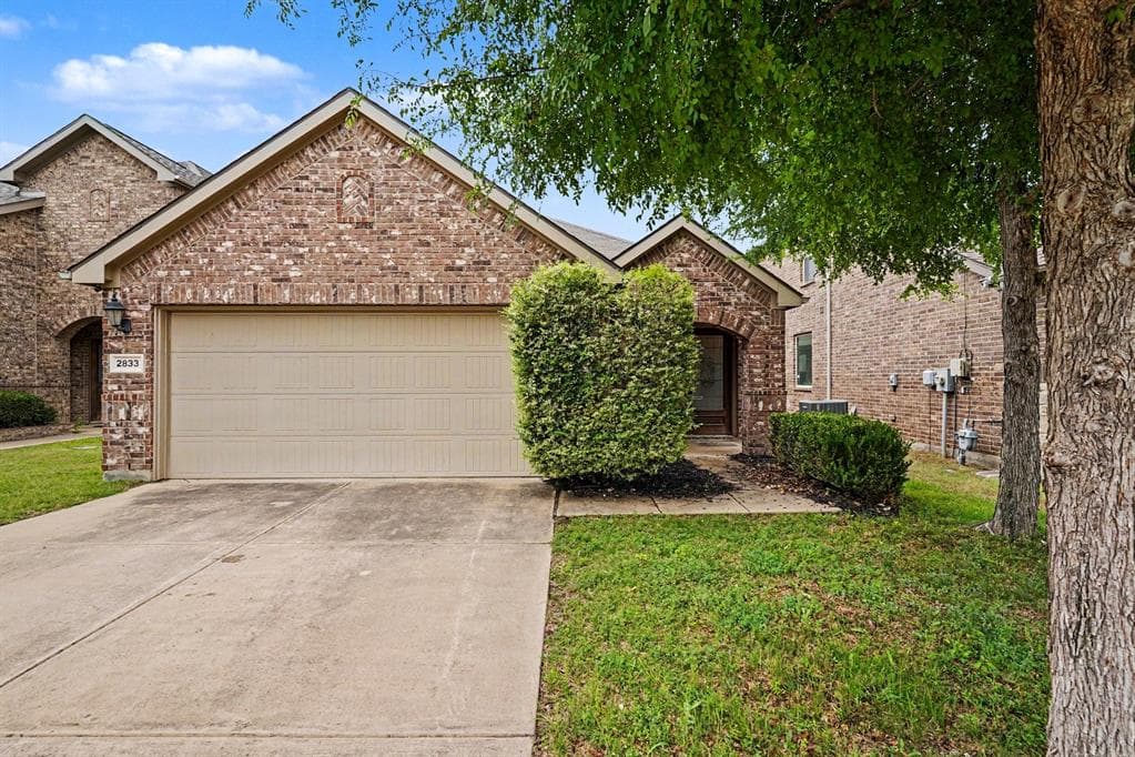 2833 Houston Wood Dr