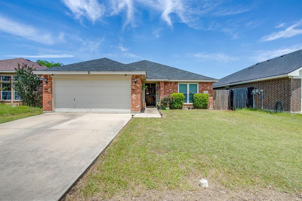 3321 Royal Crest Dr