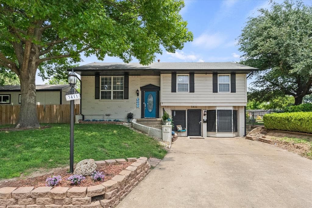 3411 Kenwood Way