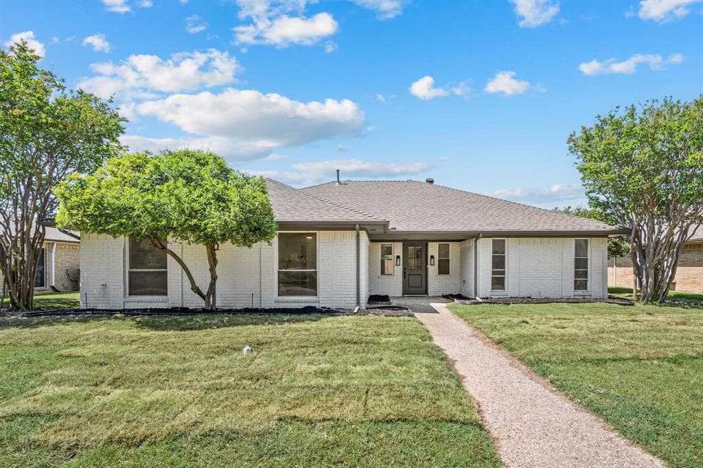 3421 Lynbrook Dr