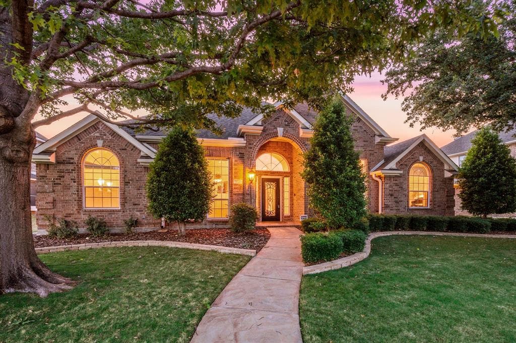 2046 Boone Cir