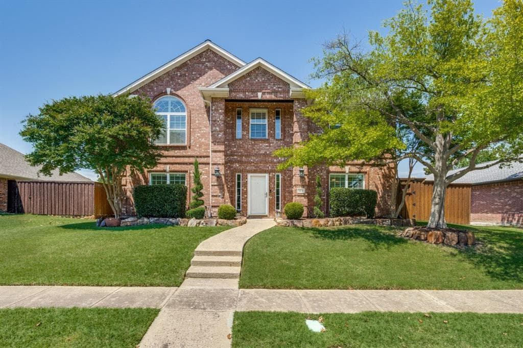 1414 Macrae Ct
