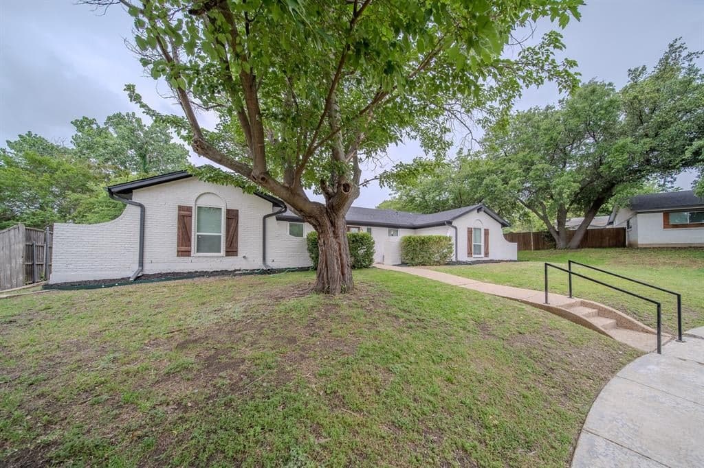 3505 Shady Brook Cir