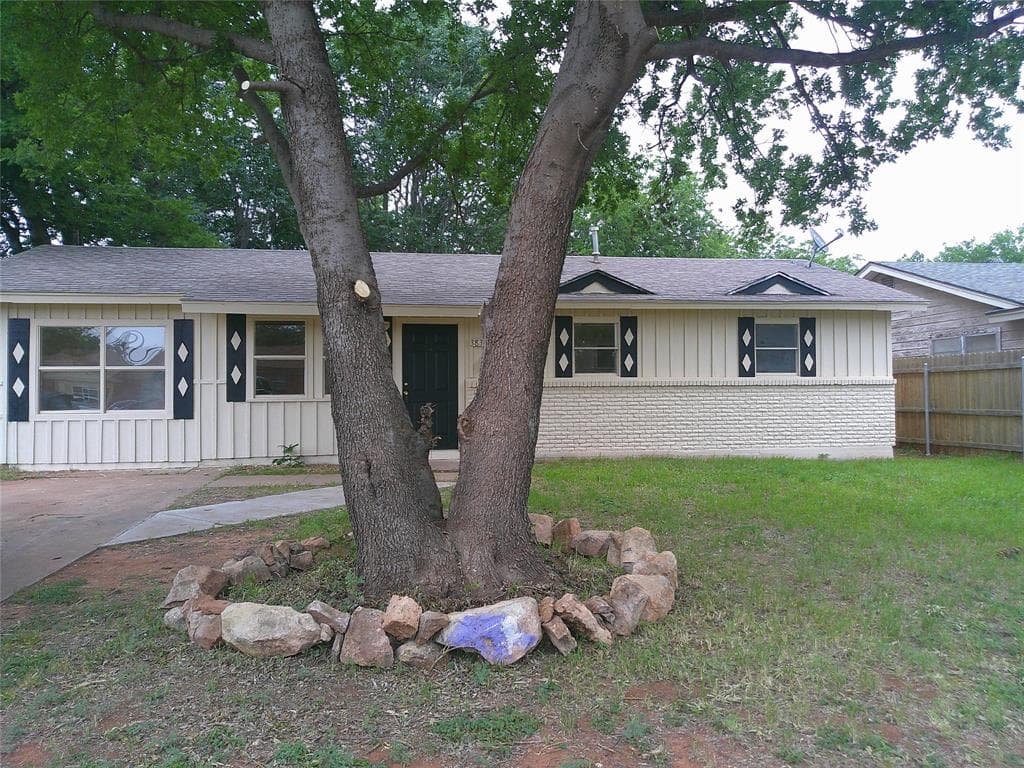 3834 Janice Ln