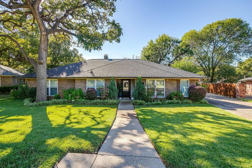 1026 Hazelwood Dr