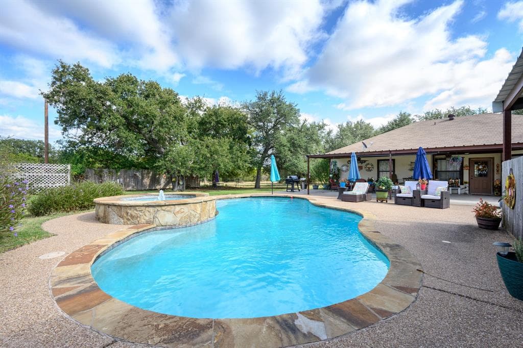3402 Green Meadows Dr