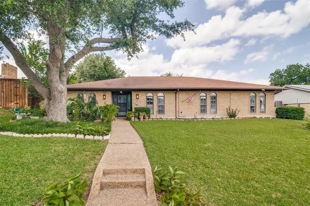 1217 Gardengate Cir
