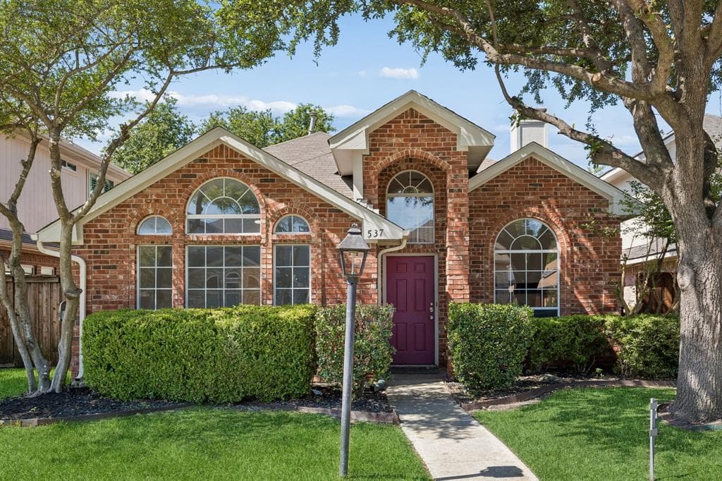 537 Raintree Cir