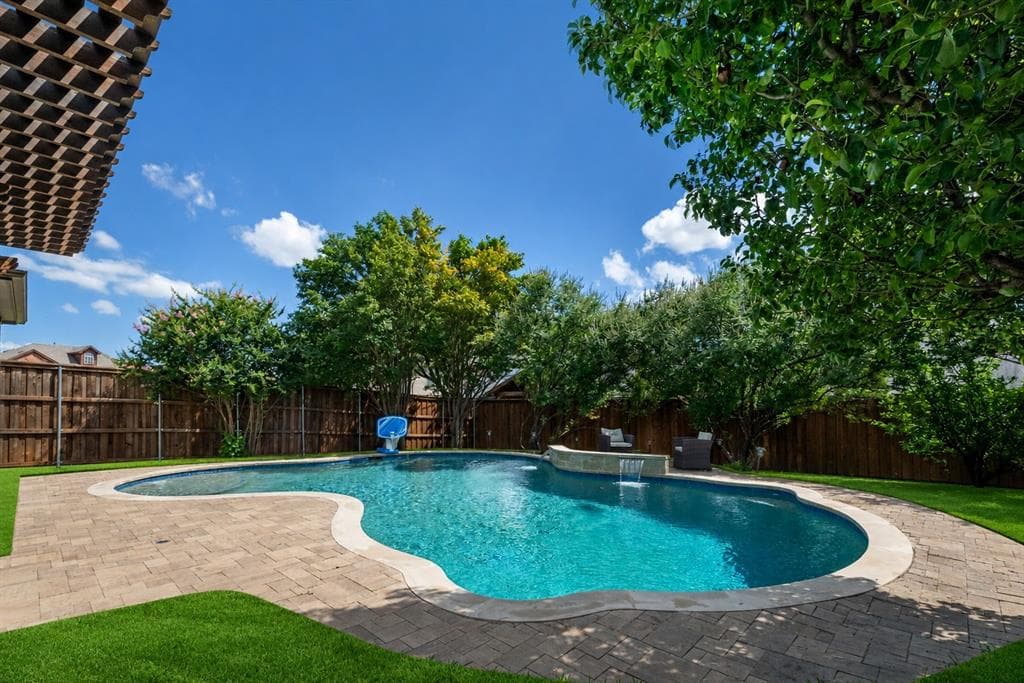 11825 Wolfcreek Ln