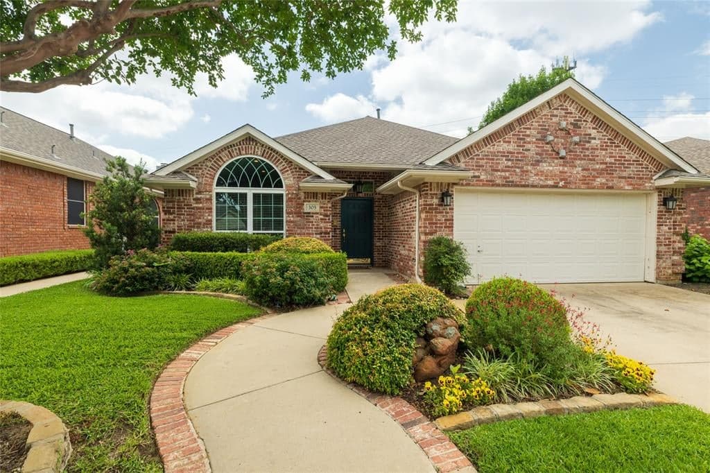 305 Chantilly Ct