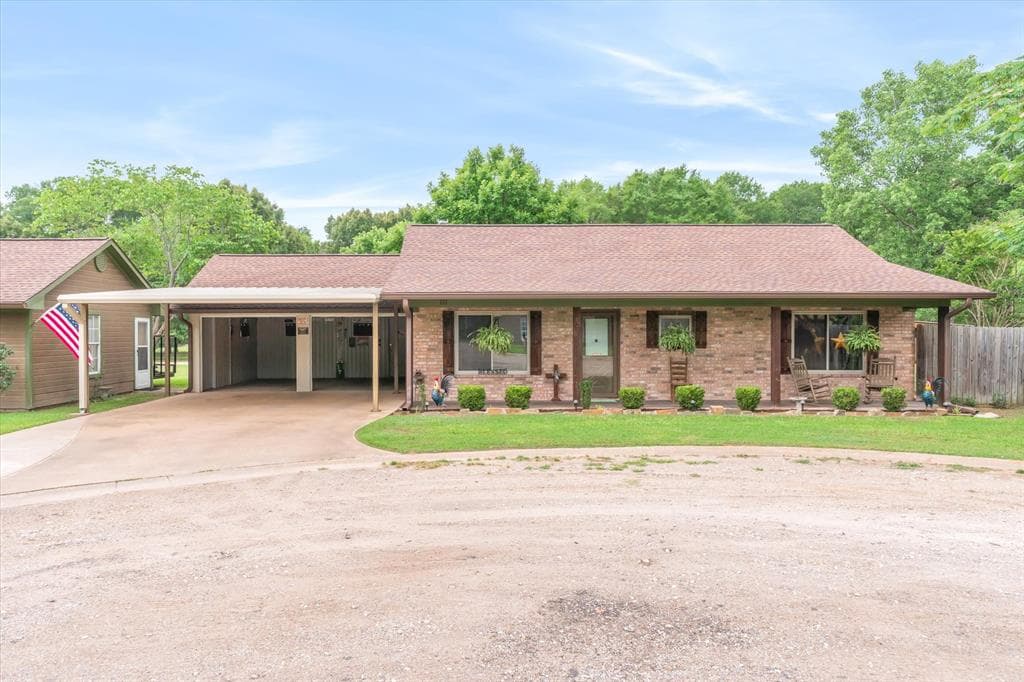 111 Dogwood Pl