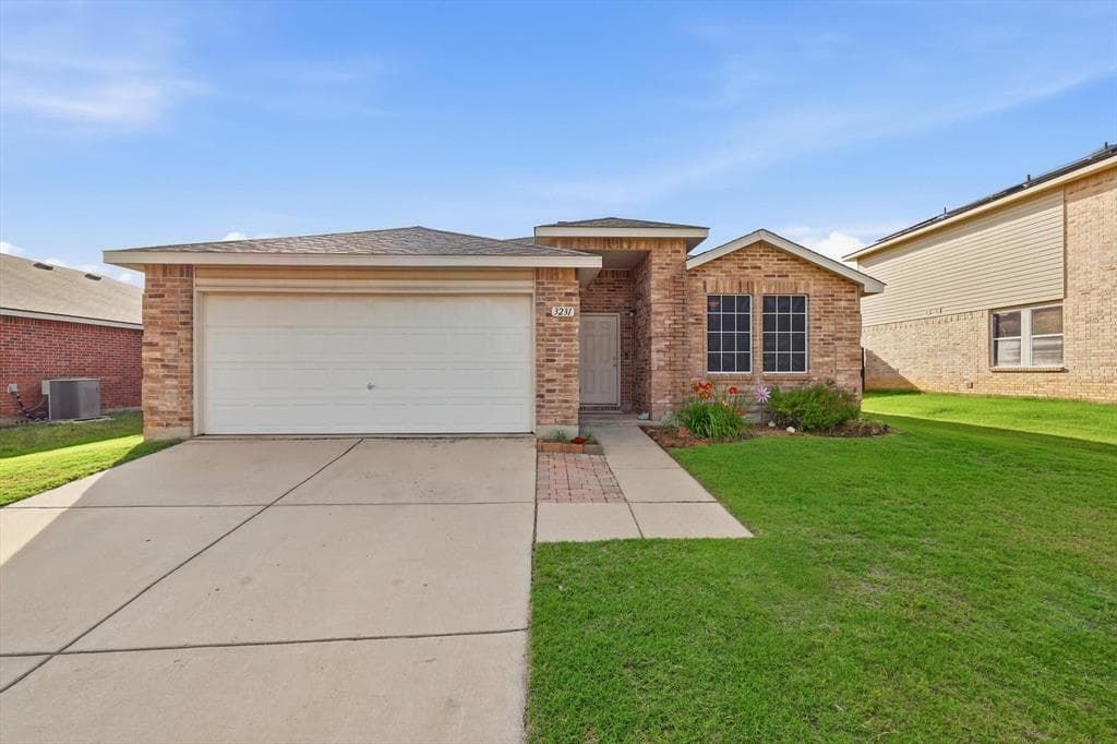 3231 Andalusian Dr