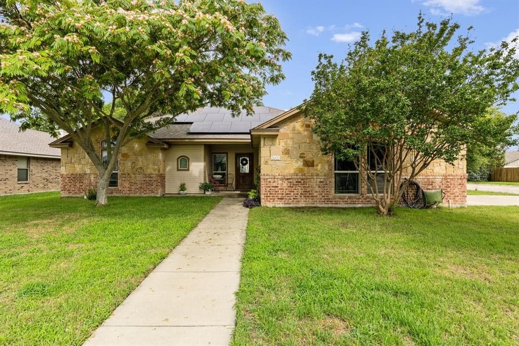 2002 Carriage House Dr