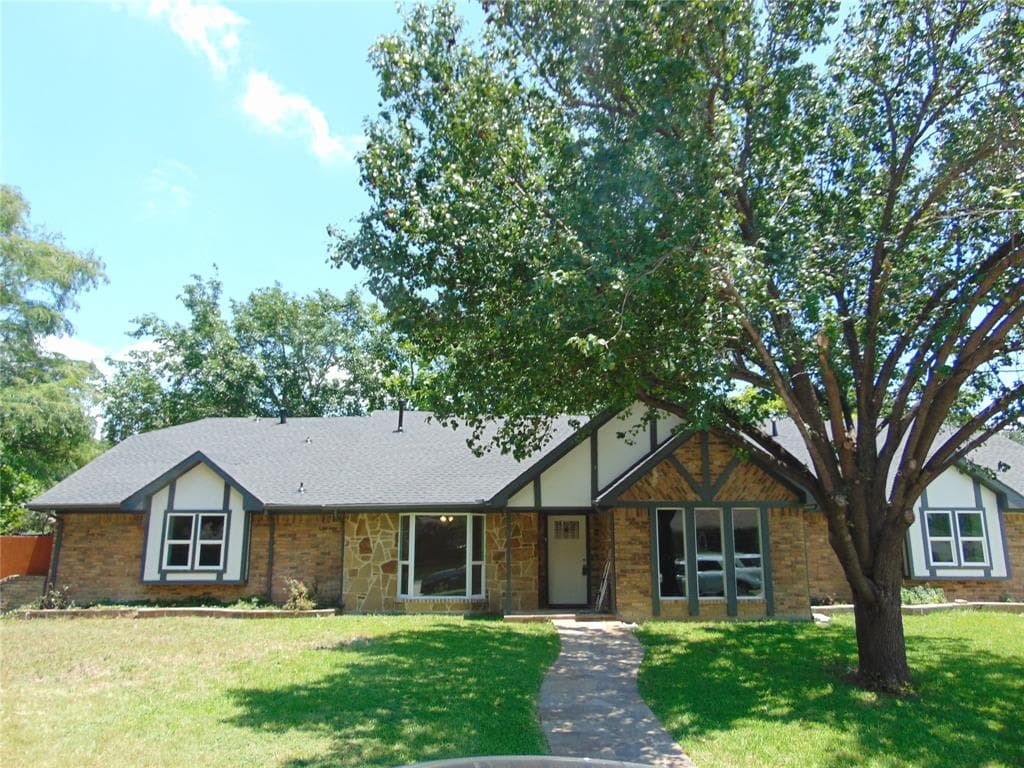 2714 Country Club Pkwy