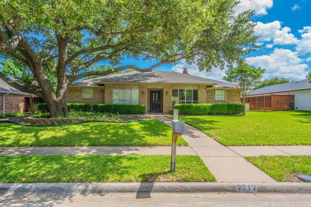 2212 Vickers Dr
