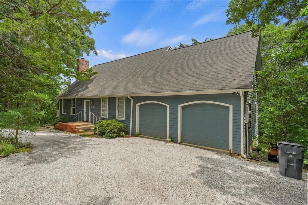 202 Fox Hollow Dr