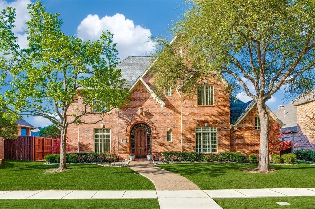 5937 Glendower Ln
