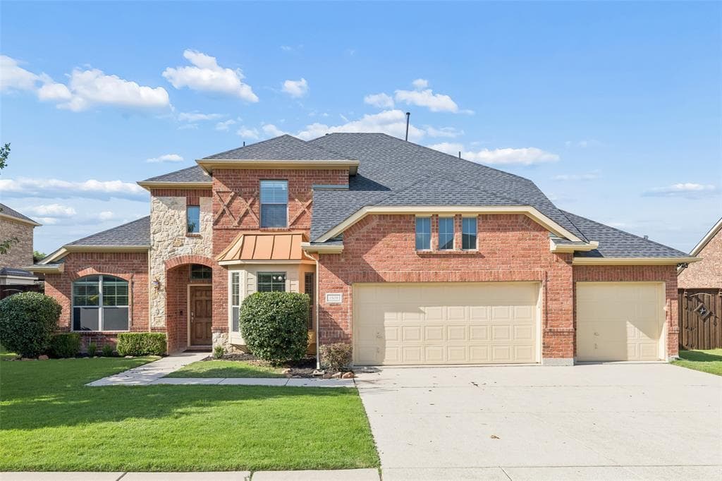 1509 Lakeway Dr